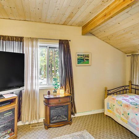 Cozy Lakeside Escape With Deck 4 Mi To Rainbow Lake ไพน์ท็อป-เลคไซด์ ภายนอก รูปภาพ