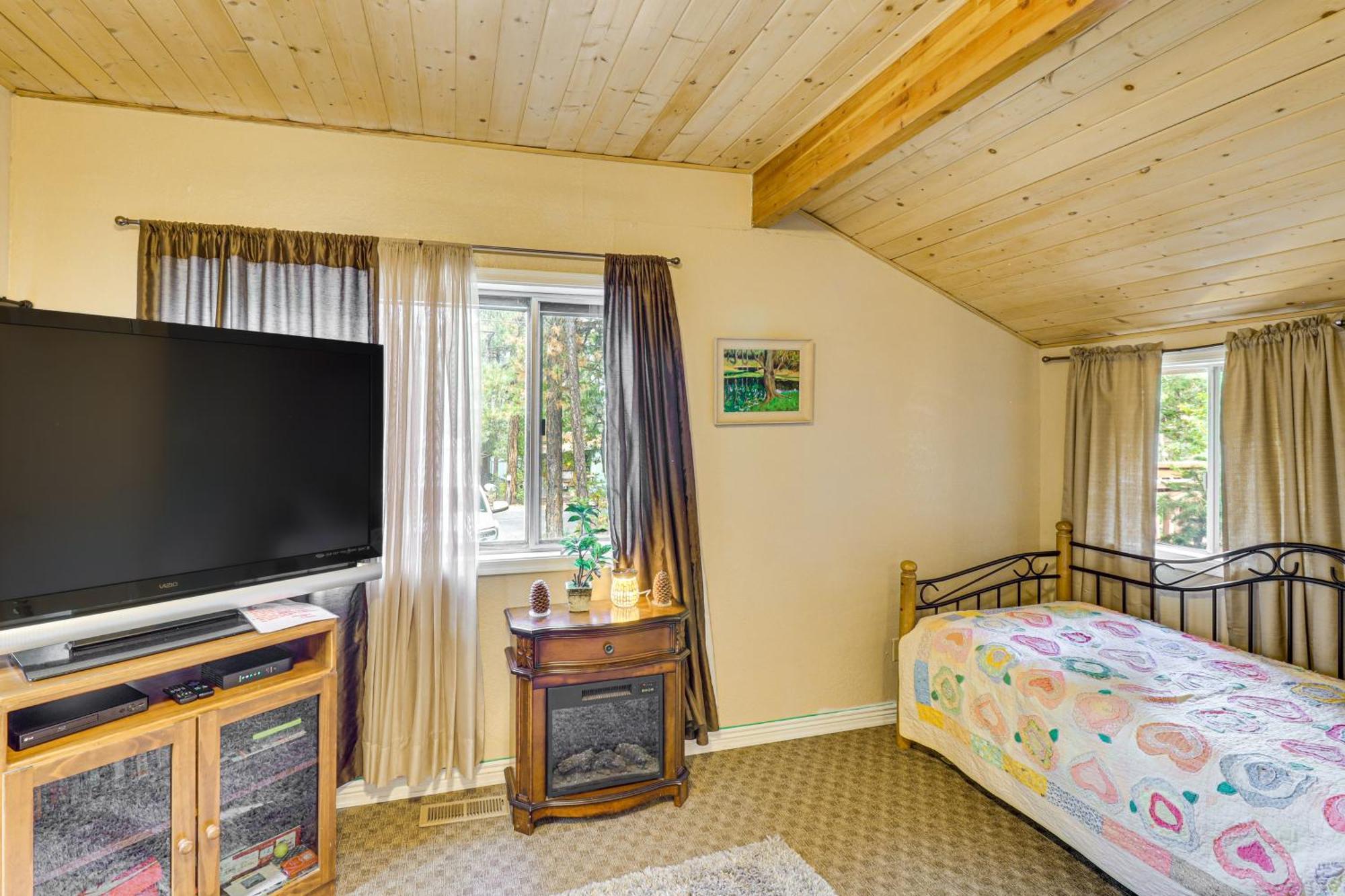 Cozy Lakeside Escape With Deck 4 Mi To Rainbow Lake ไพน์ท็อป-เลคไซด์ ภายนอก รูปภาพ